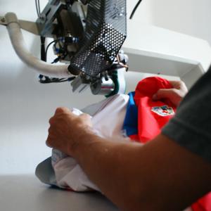 How to seal seams in membrane clothing